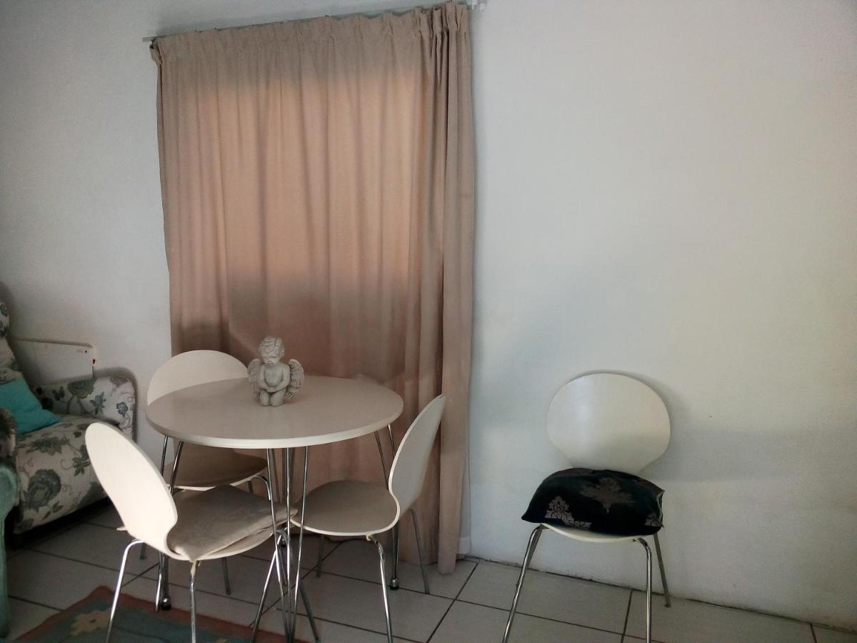 36 Df Strauss Street Lägenhet Kleinmond Exteriör bild