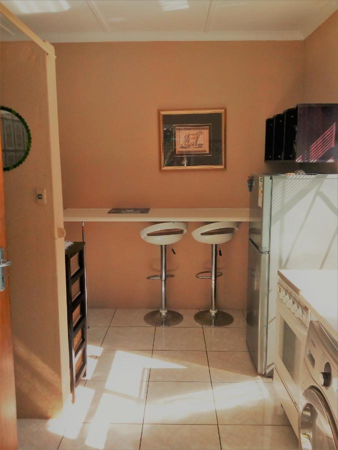 36 Df Strauss Street Lägenhet Kleinmond Exteriör bild
